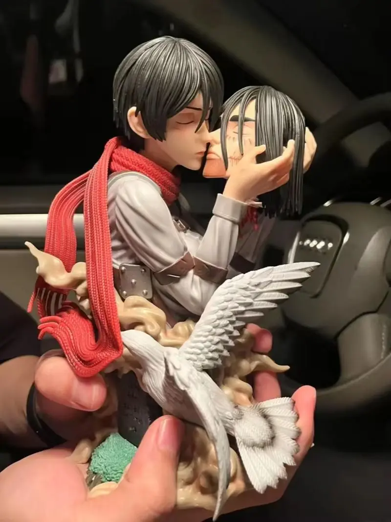 eren-22-centimetri-statua-anime-attacco-periferico-su-titano-bacio-della-morte-mikasa·ackerman-desktop-ornamento-modello-figurine-regalo-di-compleanno