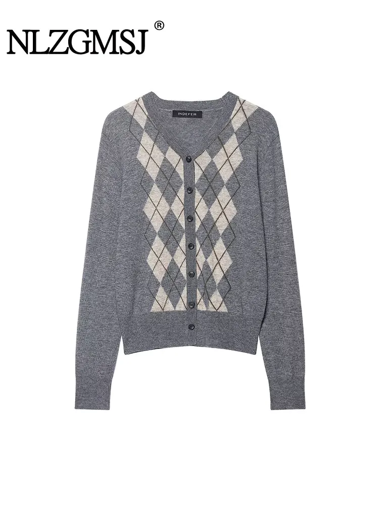 NLZGMSJ Frauen 2025, Herbst Neue Strickjacke Pullover Mode Taste V-ausschnitt Langarm Gestrickte Plaid Pullover Straße Tragen Weibliche Top