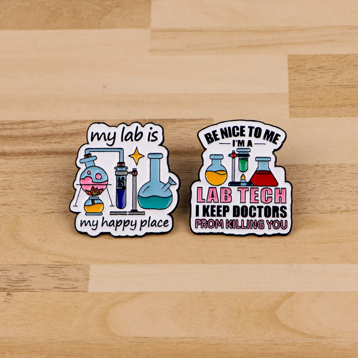 Eu sou um adulto aparentemente alfinetes de lapela para mochila esmalte pino citações masculino feminino broche para roupas maleta emblemas acessórios brinquedos