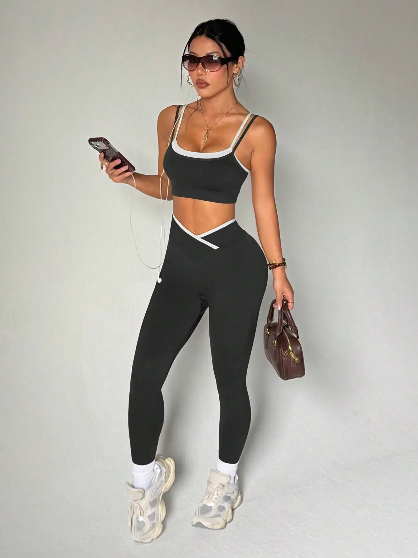 Nahtloses Yoga-Set für Damen, 2-teilig, Sport-BH, High-Waist-Leggings, verstellbare Träger, V-Taille, Po-Lifting, Workout – Detail 2