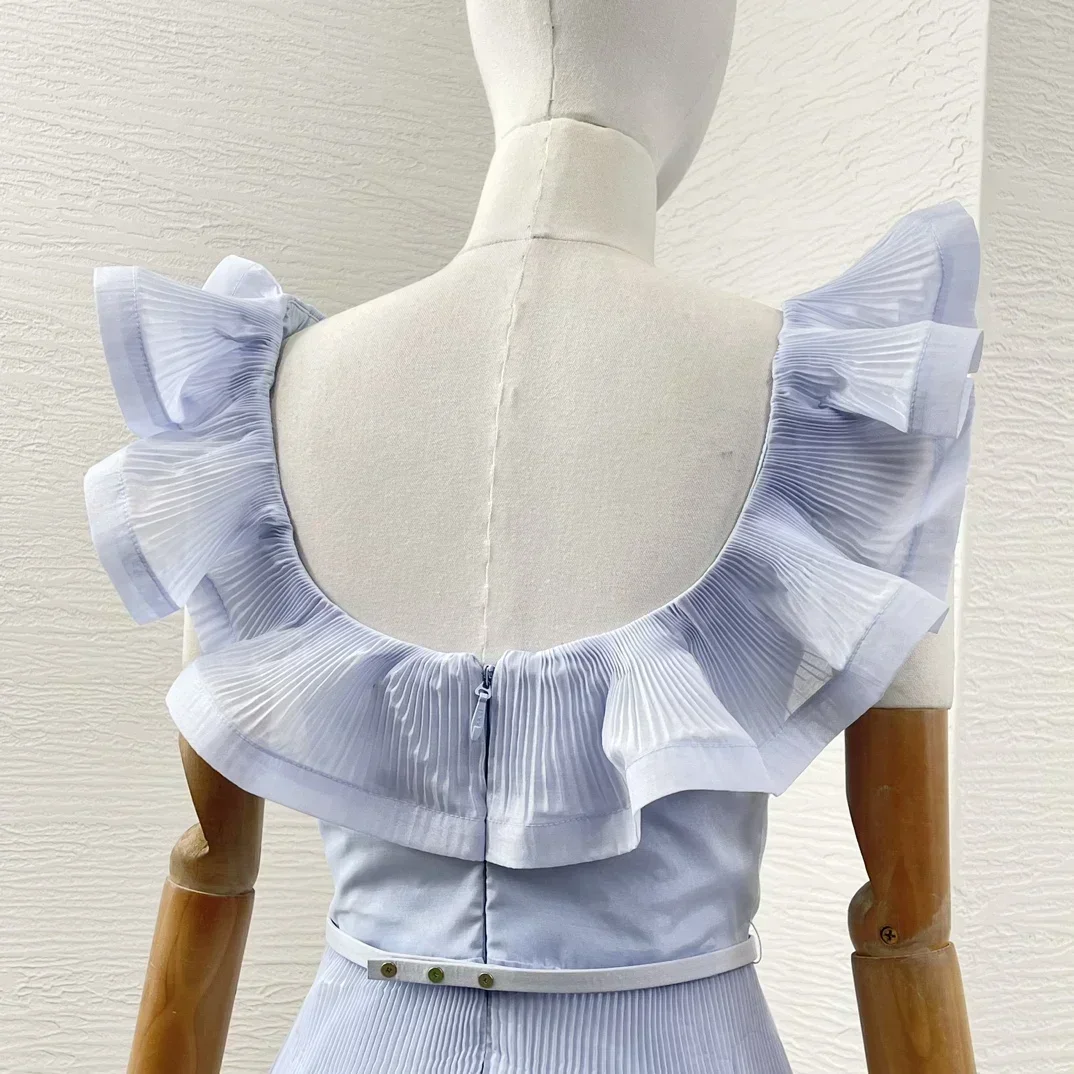 أزرق فاتح اللون الكشكشة الحلو الكشكشة تقليم في العنق الطية Ruched حمالة المرأة فستان قصير عالي الجودة