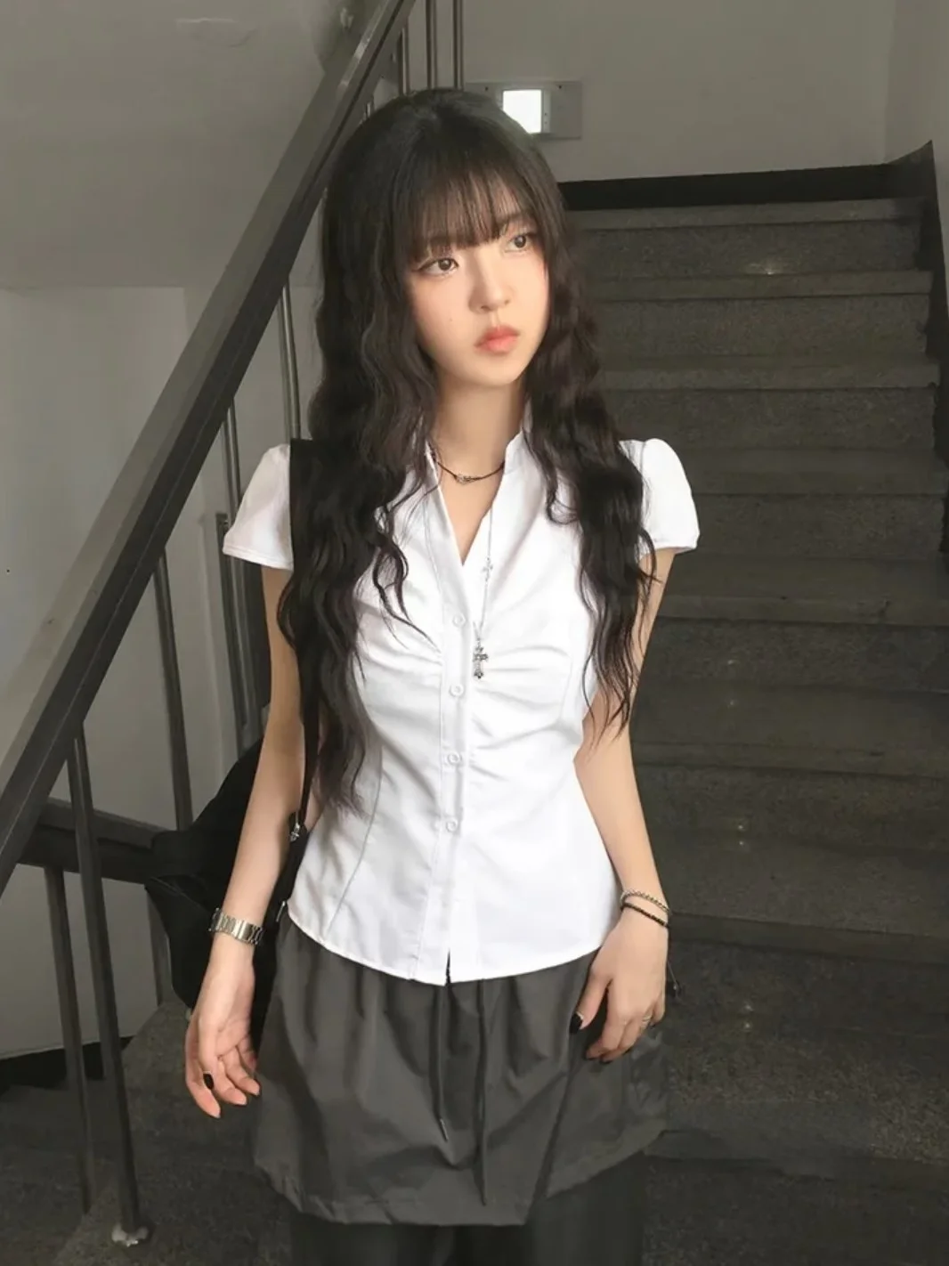 

Slim Fit Summer College Style Short Sleeve Shirt Women's Unique SEI Korean Style Stand Collar Waist Cinched Versatile Top