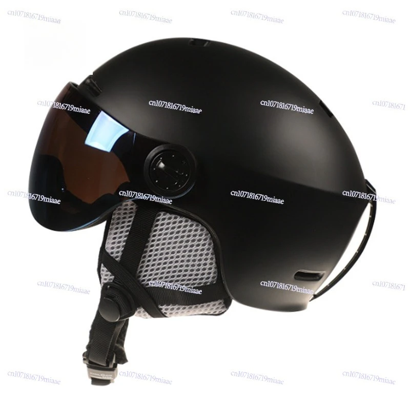 Ski helmet new integrated forming snow helmet with snow mirror men's and women's protective ski helmet protective gear