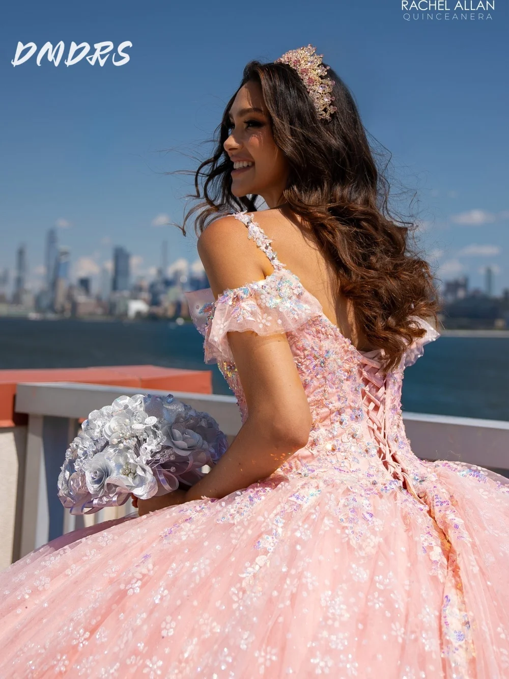 Vestido elegante para quinceañeras con hombros descubiertos, vestido de fiesta de encaje romántico, vestido de fiesta brillante sin mangas 16 personalizado