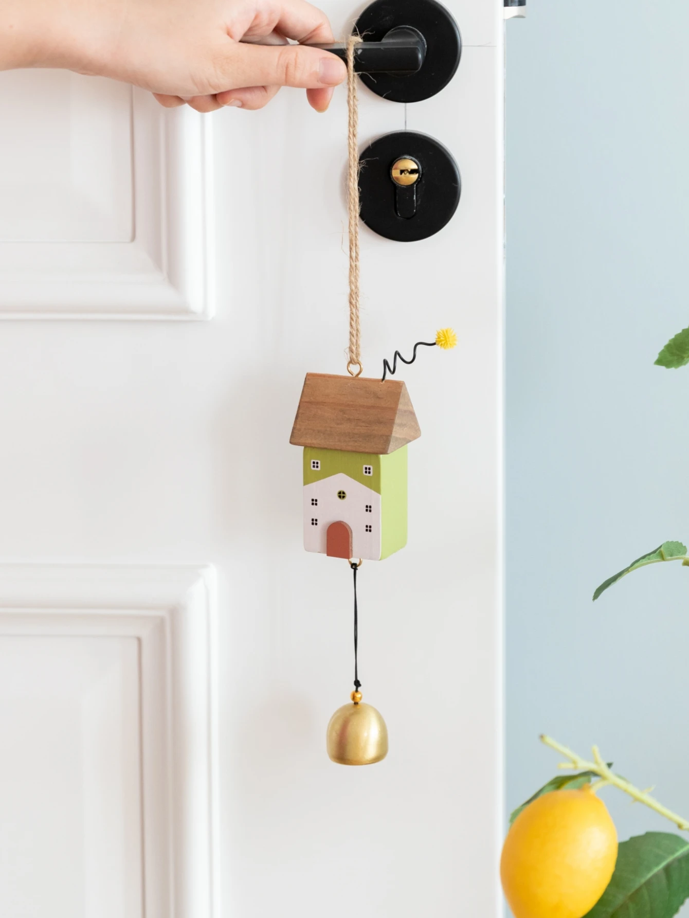 

C2 Cute Little House Wind Chimes Creative Doorknob Bell Hanging Decoration Bedroom Window Garden Outdoor Spring Decor Gift Box