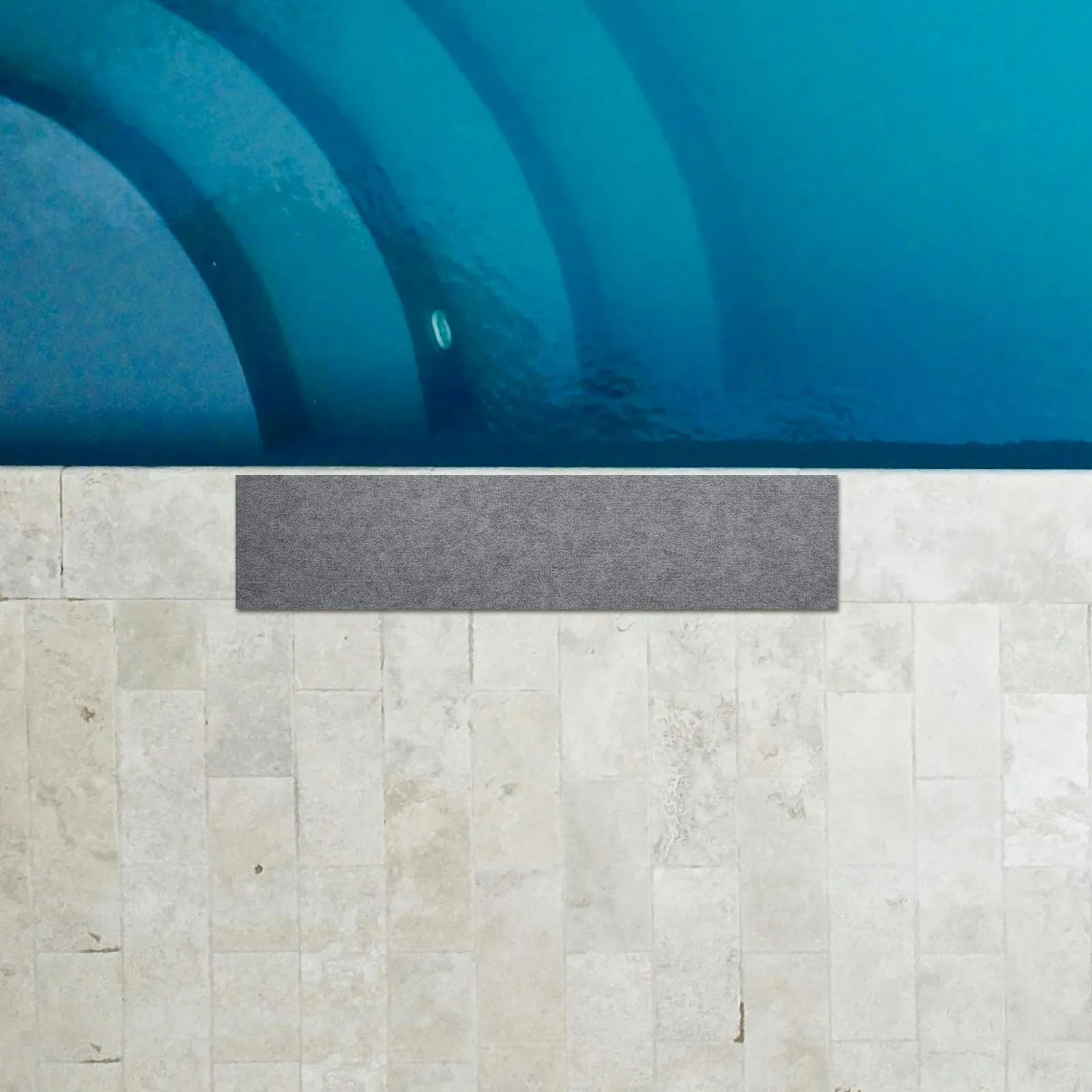 tapete-adesivo-para-piscina-externa-forro-antiderrapante-cinza-claro-para-caminhos-acima-do-solo