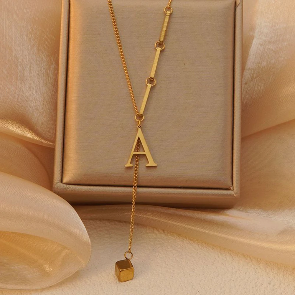 Gold Necklace 12 * 8 * 1cm 26 Letter Necklace Advanced Materials Necklace Atmospheric Appearance Charming Collection Piece