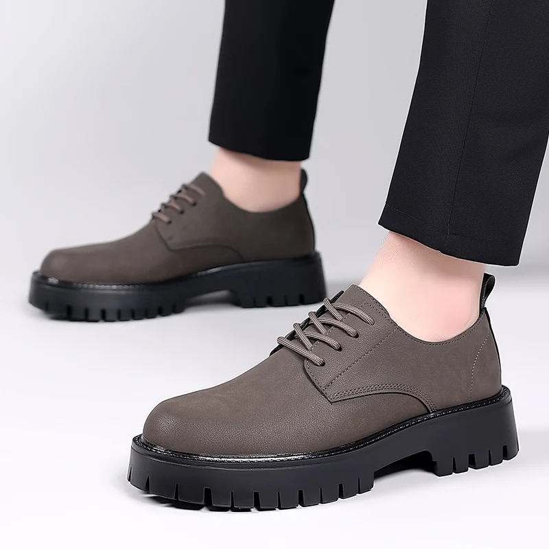 Chaussures en cuir véritable à l'offre elles optiques pour hommes, chaussures formelles pour vêtements de travail, chaussures d'affaires de conférence, mode de rue