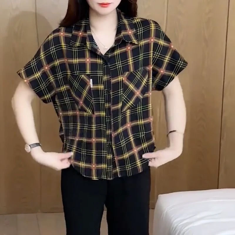 Summer Short Sleeve Shirt 2026 New Style Fashionable Beautiful Women's Top Casual Loose Fit Button Detail Splice Design
