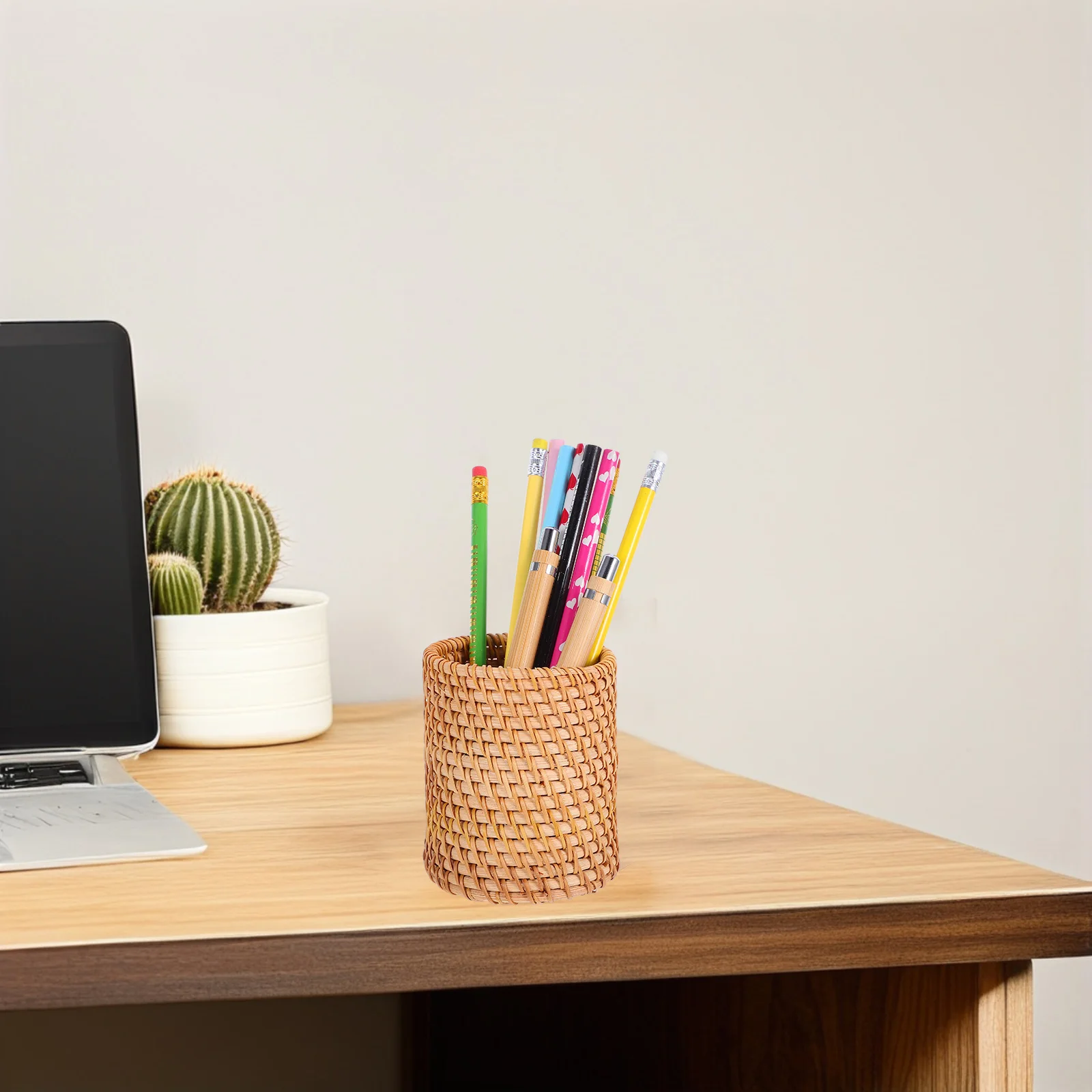 

Vintage Rattan Pen Holder Hand-Woven Retro Stationery Organizer for Desk Desktop Basket Office Desk Accessories Aesthetic