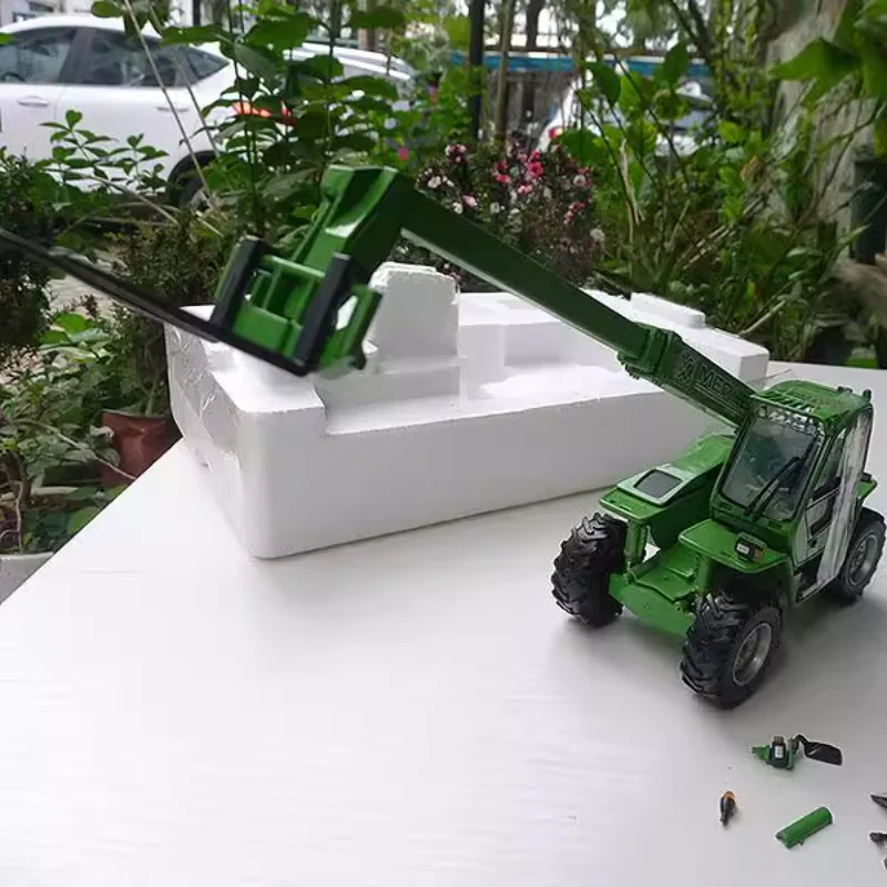 

Diecast ROS 1:32 Scale MERLO P38.10 Merlo Telescopic Arm Forklift Alloy Car Model Collectible Toy Gift Souvenir Display Ornament