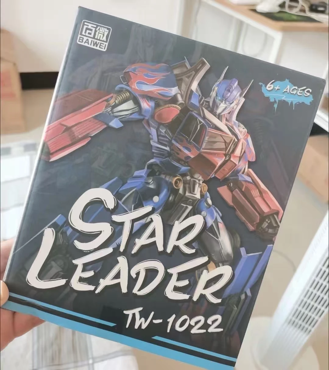 発売中変身おもちゃ TW1022 OP トラックアクションフィギュアおもちゃ TW1022 可動人形変形ロボットモデル男の子ギフト在庫あり