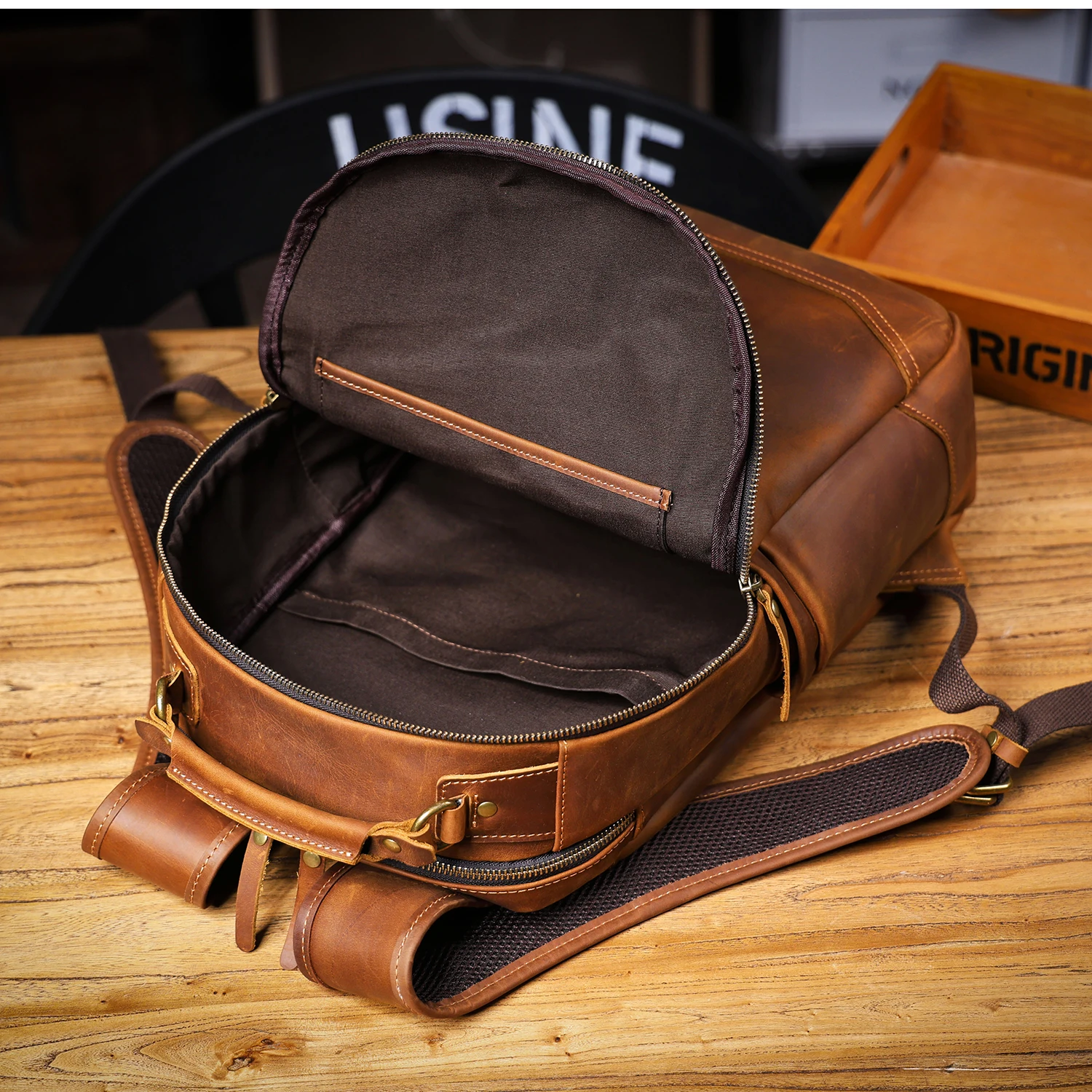 Vintage handgefertigter Rucksack aus hochwertigem Echtleder für Herren, Leder-Laptop-Umhängetasche, Crazy Horse Schultasche, modisch für Männer – Detail 12