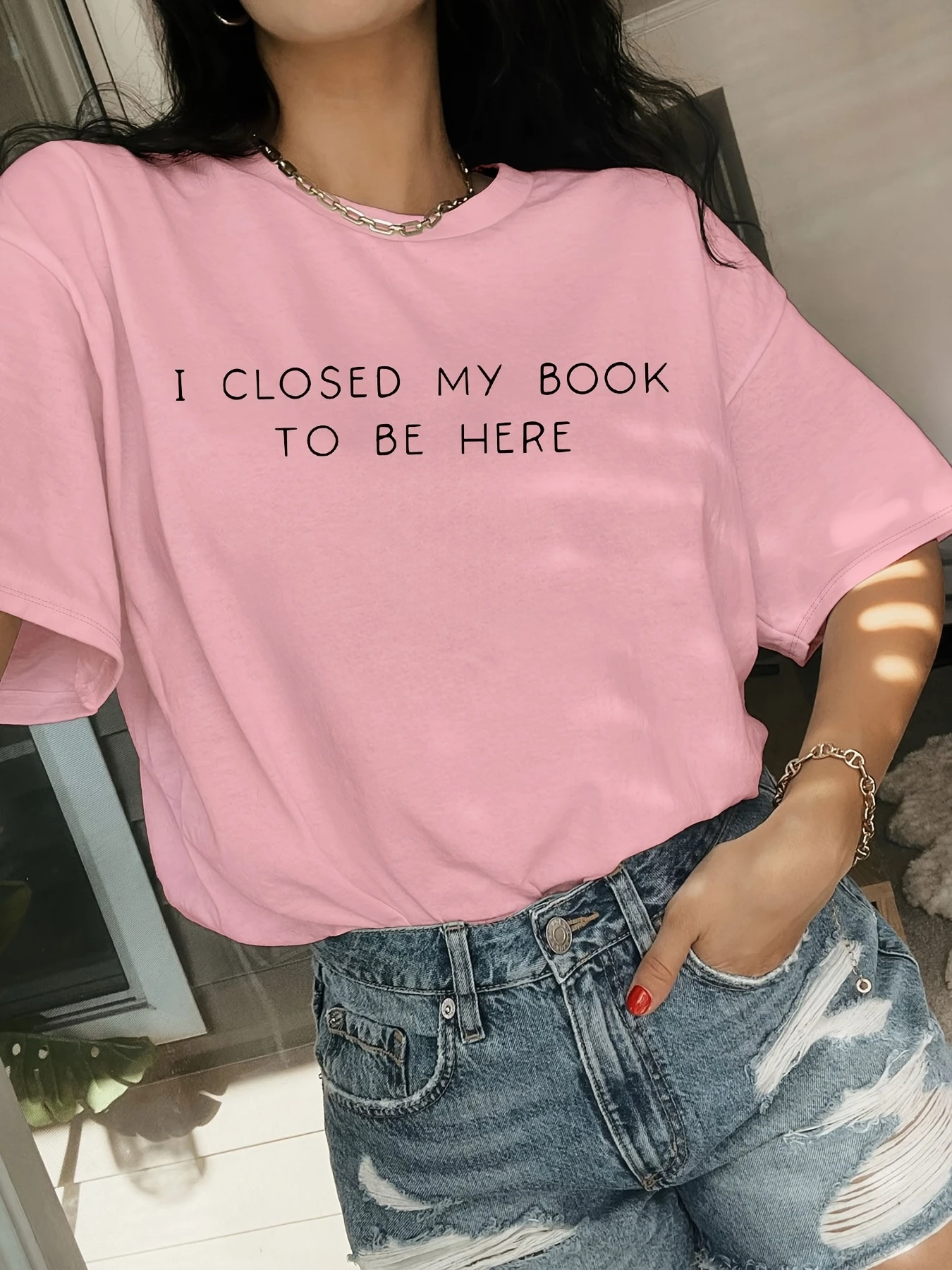 I have to close my book in order to wear T-shirts here. Comfortable and easy to wear T-shirts for daily fashion