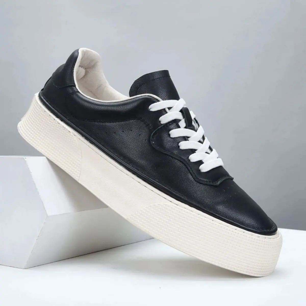 

Men's Casual Leather Shoes Classic Women Low Top Lace-Up Luxury Designer Black White Sneakers Autumn Shoe