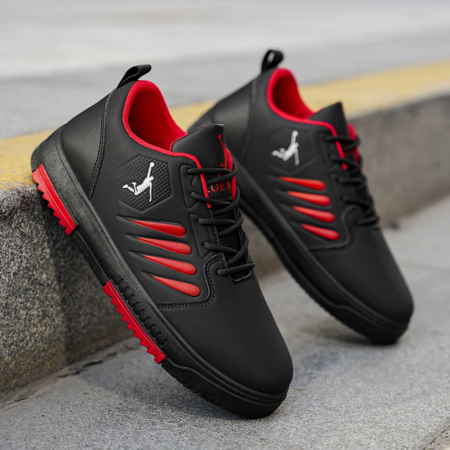New low-top lace-up men's fashion casual sports shoes, striped pattern flat outdoor skateboard shoes