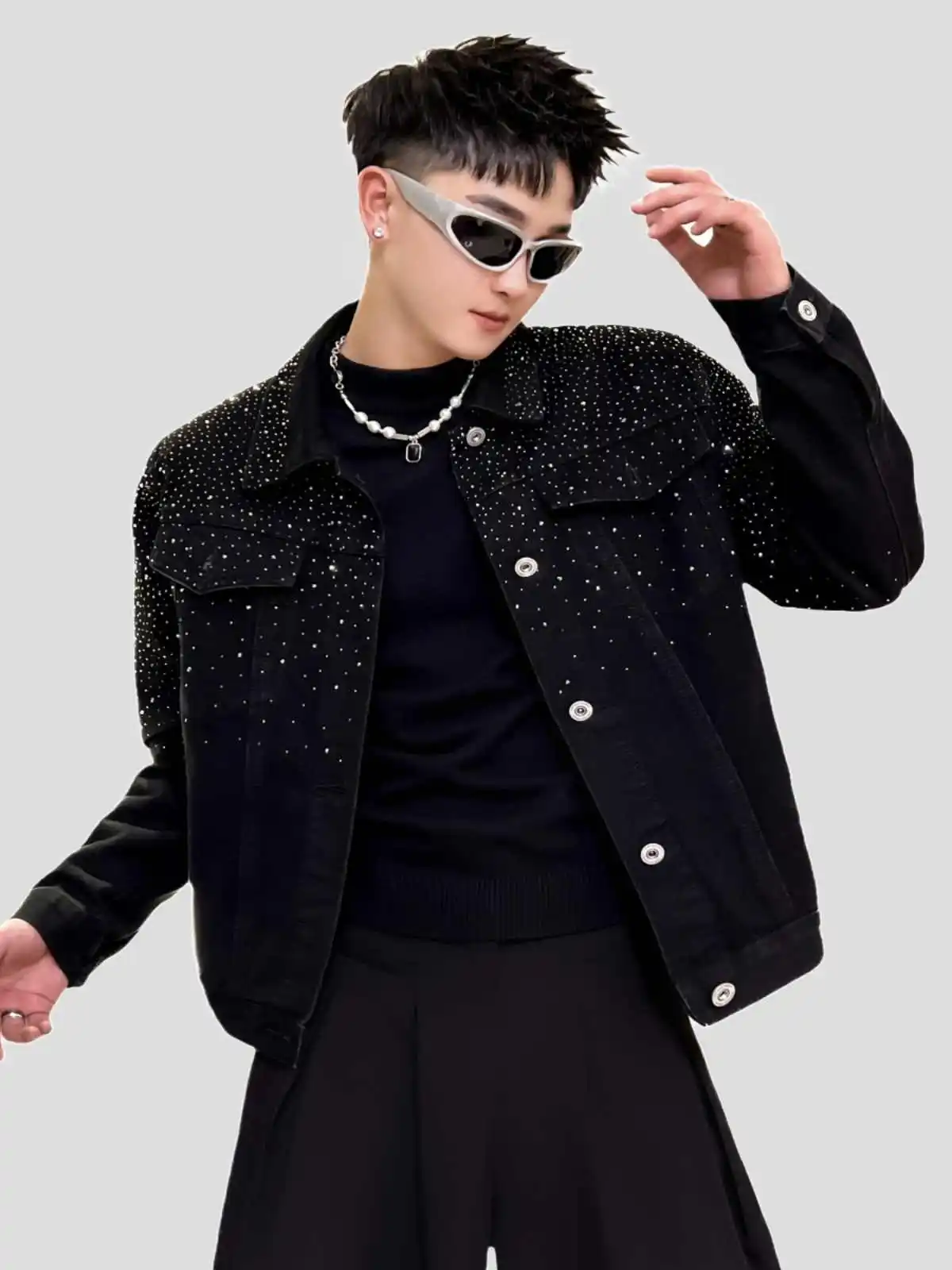 

Новая осенне-зимняя мужская куртка-пальто класса люкс с блестящими стразами и модным дизайном