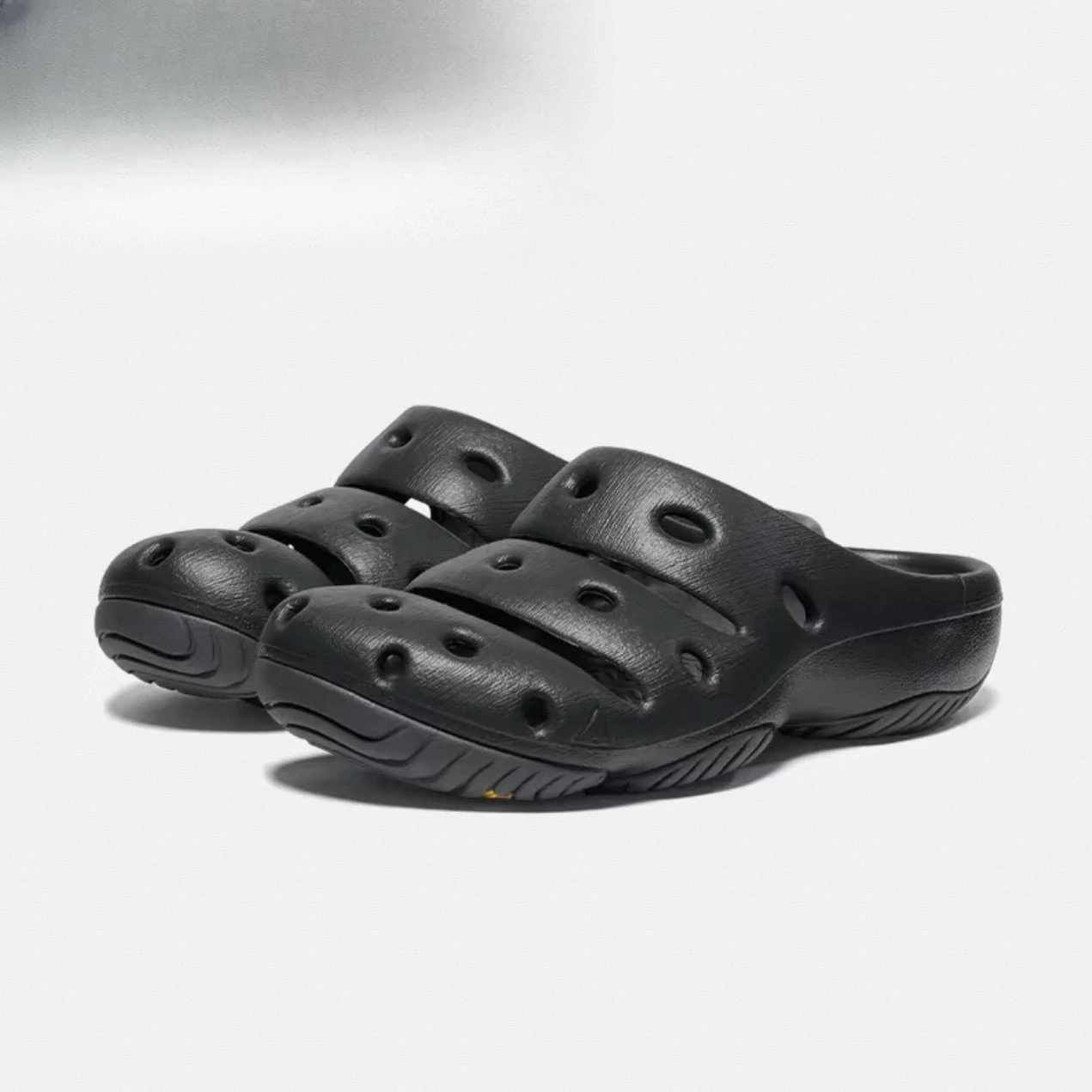 

YOGUI Clogs 2026 New Fashion Style Unisex Slip-On Sandals Lightweight Breathable Summer Fun Cool