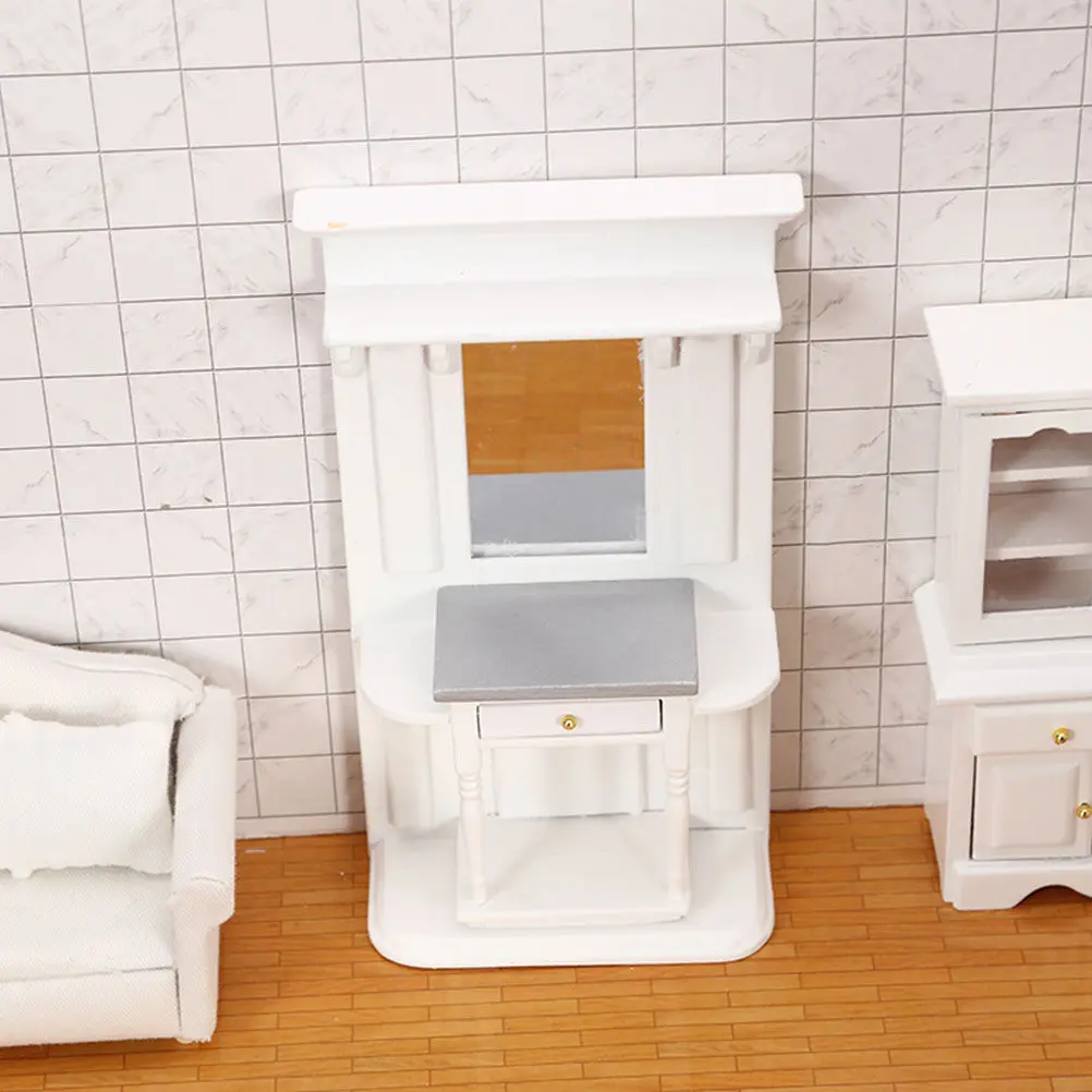 

Миниатюрный туалетный столик с реалистичным дизайном, гладкой поверхностью и деревянным декором для украшения микроландшафтов и творческого оформления комнаты