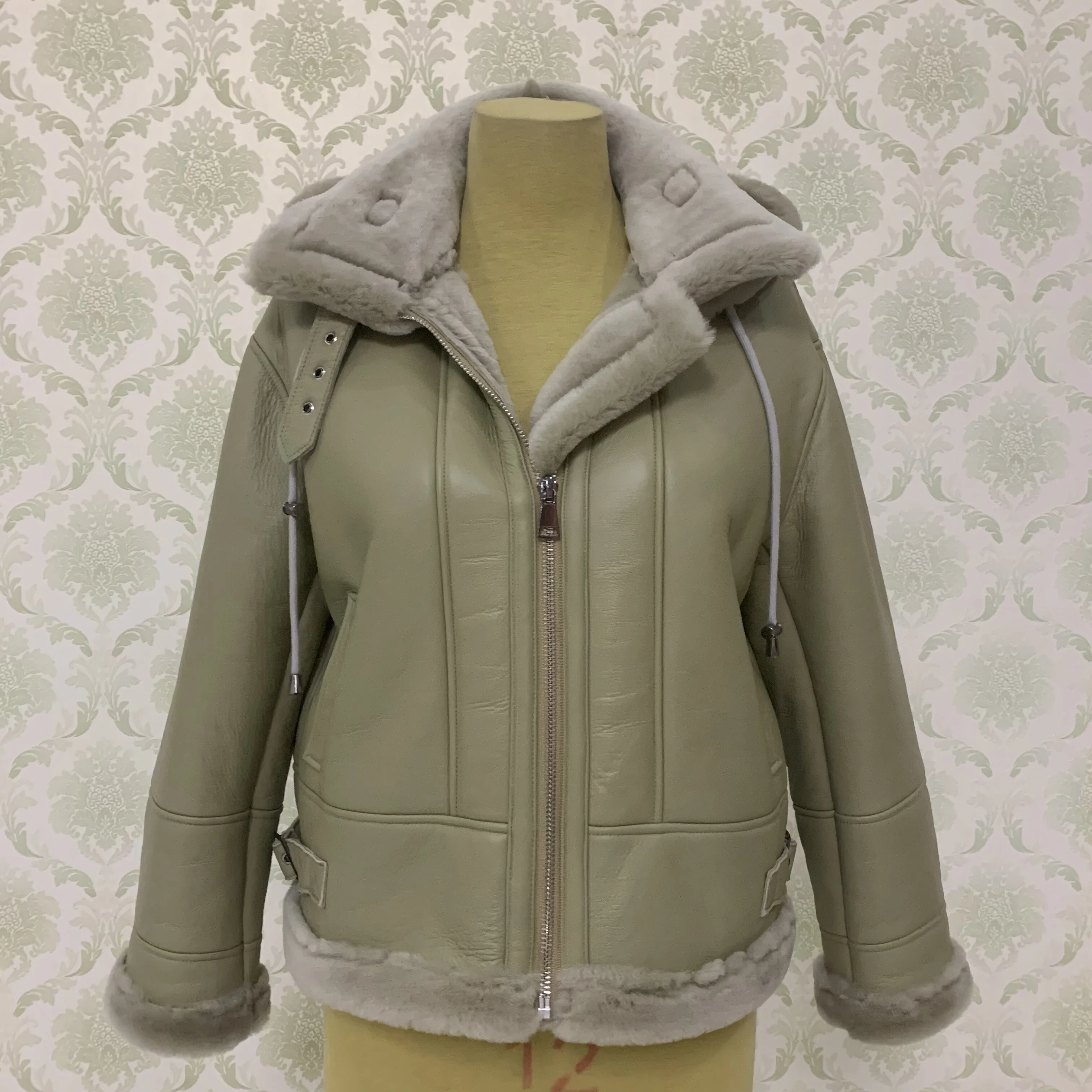 

Real Sheep Shearing Skin Fur Coat Winter Warm Leather Thick Coat Women Fashion Sheepskin Motorcycle Jacket