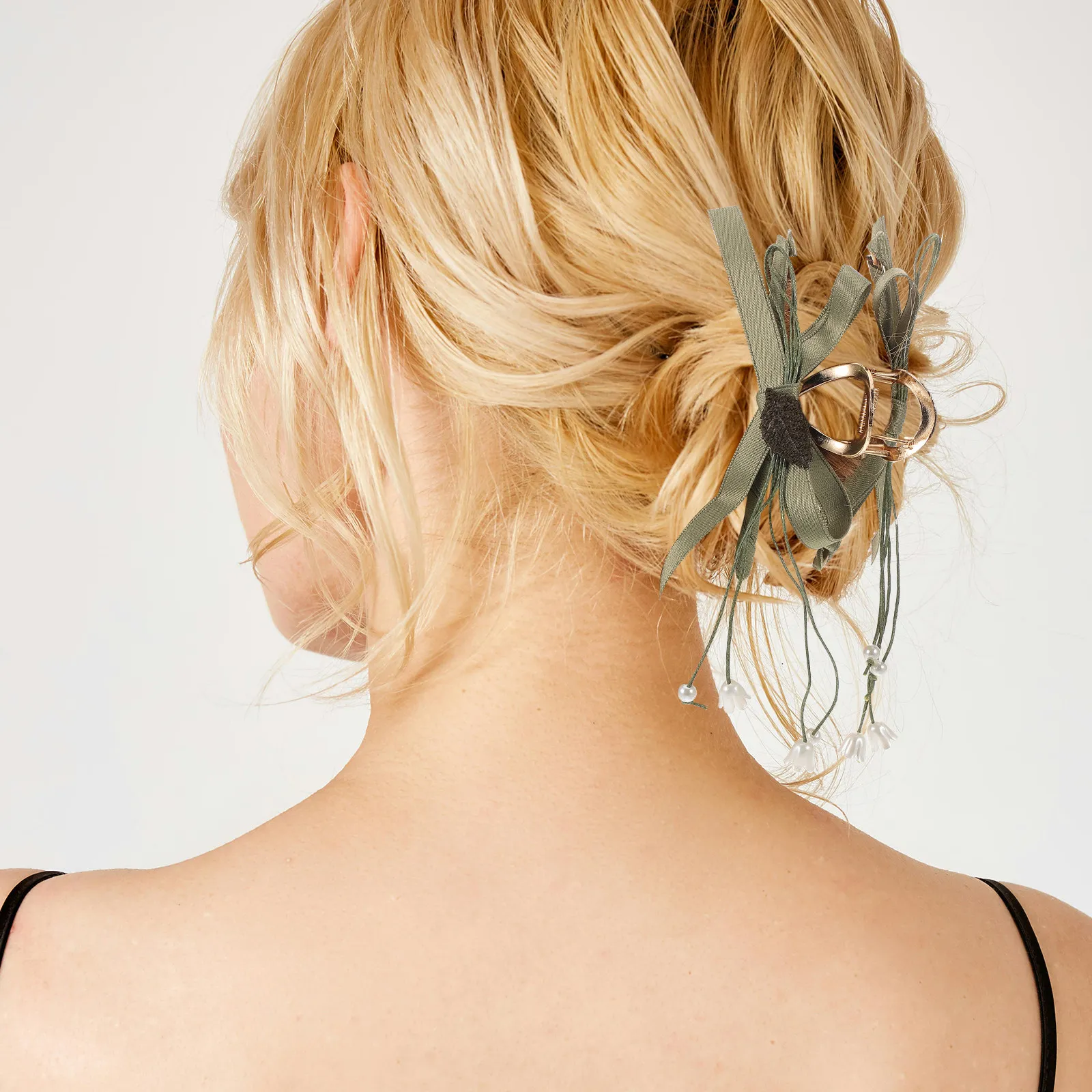 Elegant Large Hair Claw Clip Floral Tassel Design Secure Grip Non-Slip Styling Clip for Thick Hair Casual Formal Hairstyles