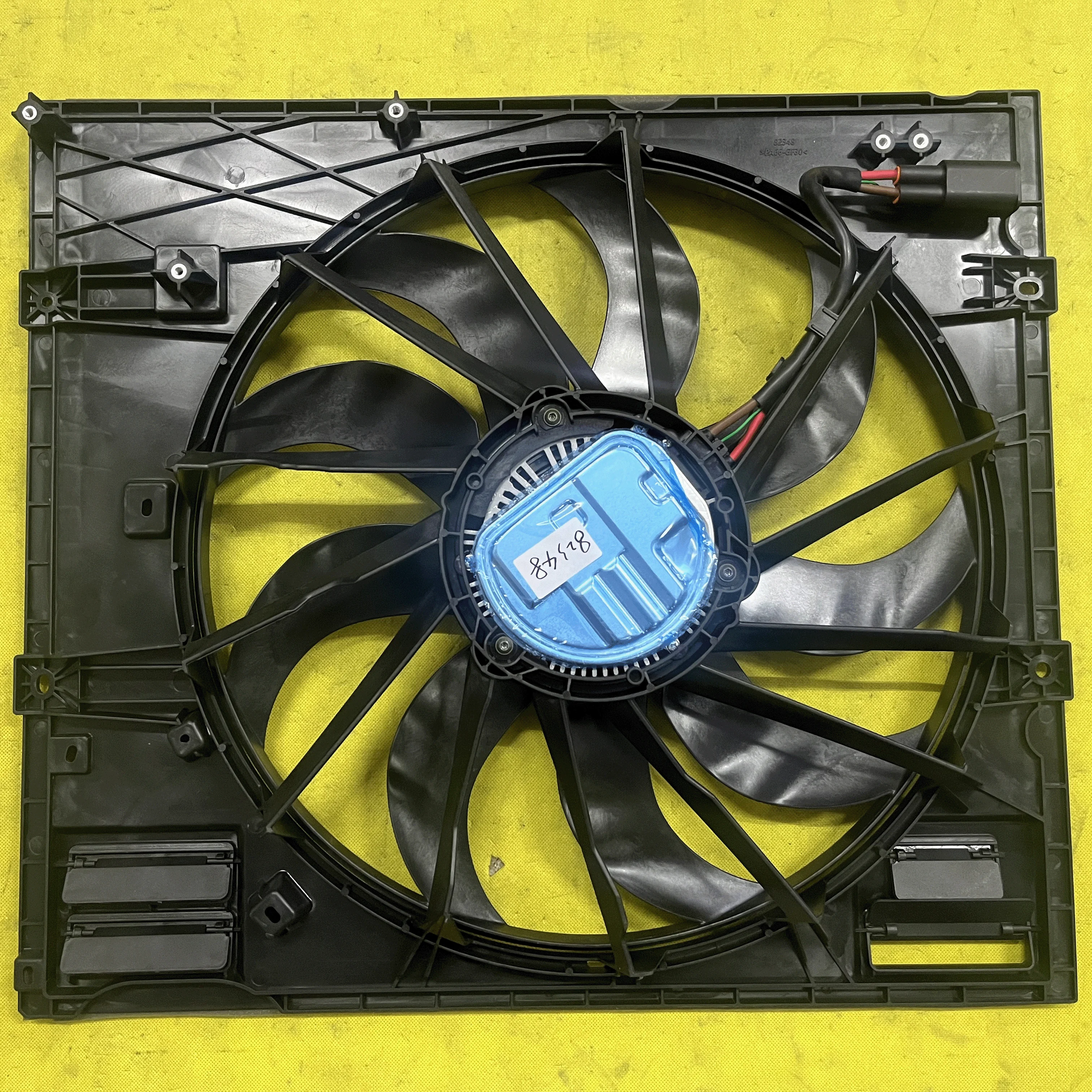 

Вентилятор радиатора в сборе для автомобильных деталей подходит для вентилятора двигателя Great Wall Tank 500 OE 1308101XGW04A.