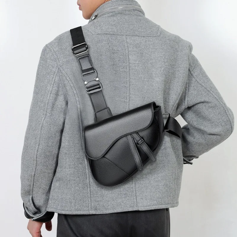 

Designer Luxury Crossbody Bags Men 2025 Trend High Quality Faux Leather Simplicity Businessual Lightweight Exquisite Saddle Bag