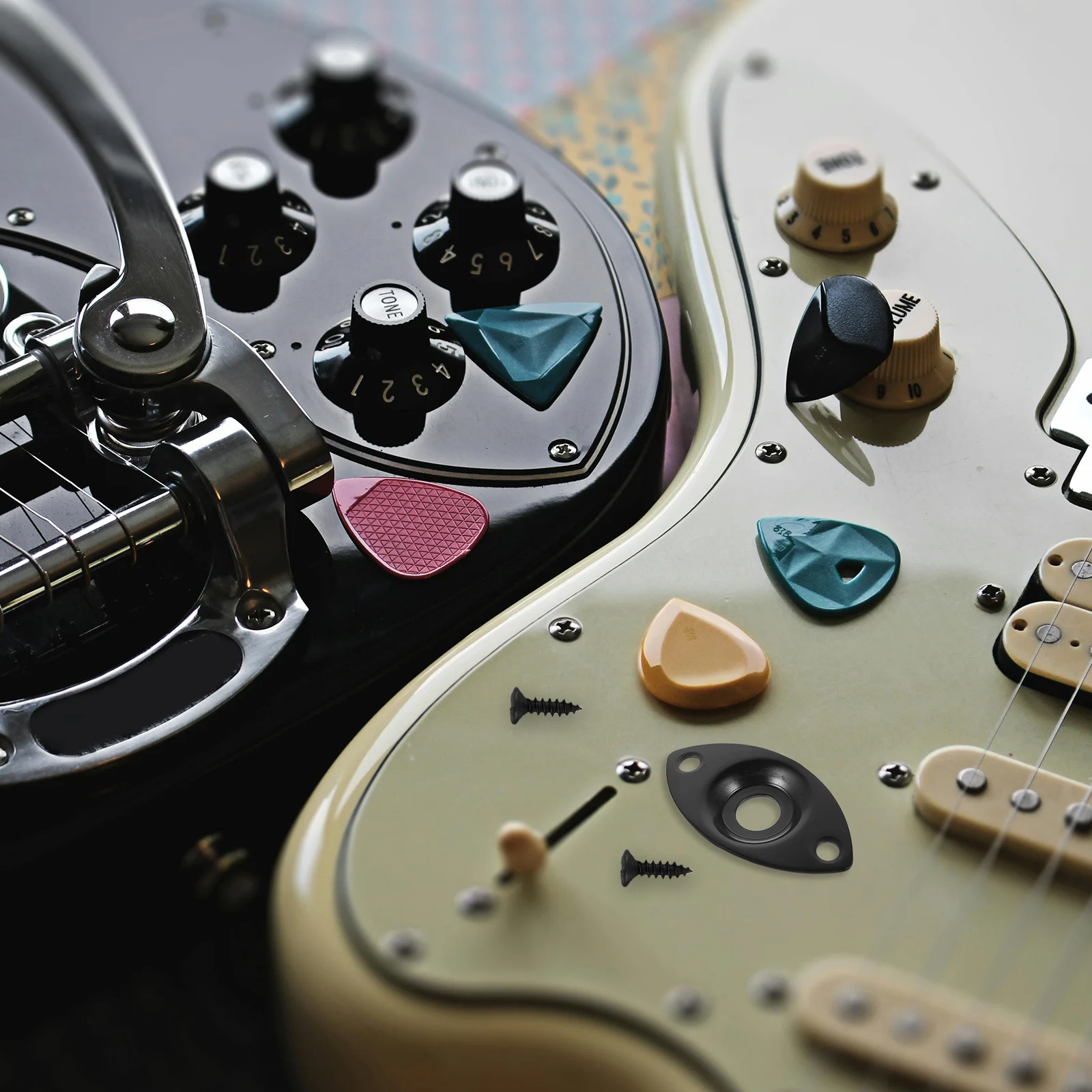 

1 Set Of Electric Guitar Socket Plate Replacement Metal Jack Plate For Input Output Jacks Plug Sockets Durable Stylish Design