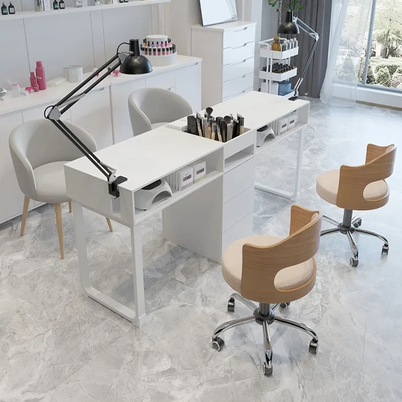 Рисунок 3 - Настольные лампы для маникюра