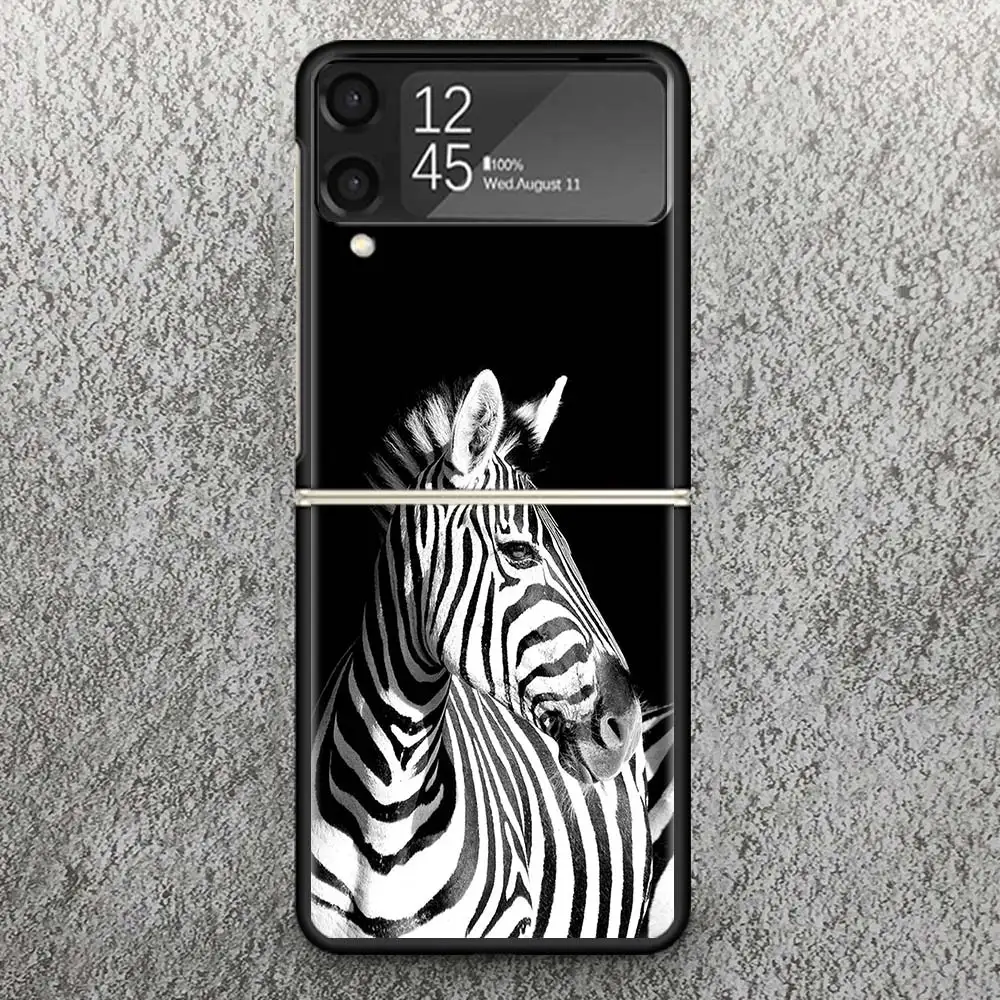 Zebra Stripe Black White Print Case For Samsung Galaxy Z Flip 3 4 5 5G Black Hard Cell Phone Shell ZFlip3 Flip4 Flip5 Pattern Co