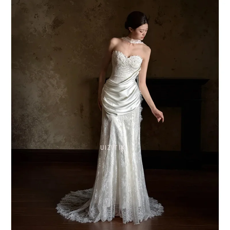 ชุดแต่งงานทรงเมอร์เมดสีขาวเรียบง่าย ผู้หญิงเซ็กซี่ คอวีประดับลูกไม้ ผ้าซาติน ชุดเจ้าสาวหรูหรา  ชุดแต่งงานแบบสั่งตัด
