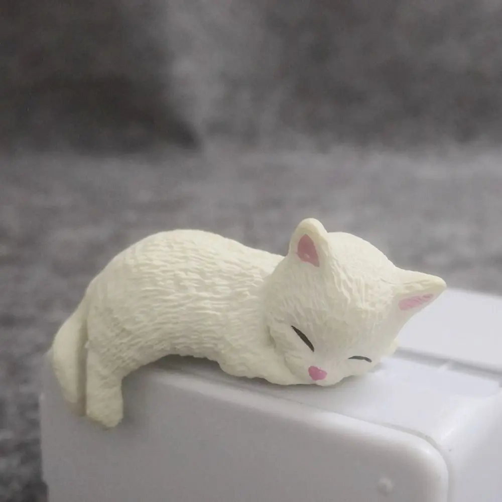 Exquisitas figuritas de gato de borde de simulación, Material de pegatina de refrigerador de gato de resina de dibujos animados, miniaturas de bricolaje, adorno de gato de coche, escritorio