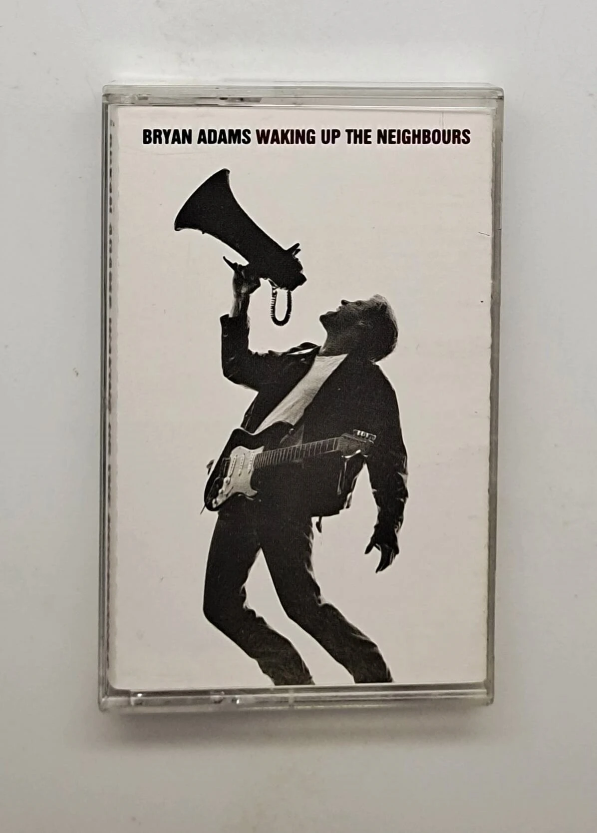 

Музыка Брайана Адамса: CD-диск, альбомы "Waking Up The Neighbours" и "House Arrest", кассеты, Walkman для косплея, автомобильные саундтреки, музыка для вечеринок, коллекционный набор.