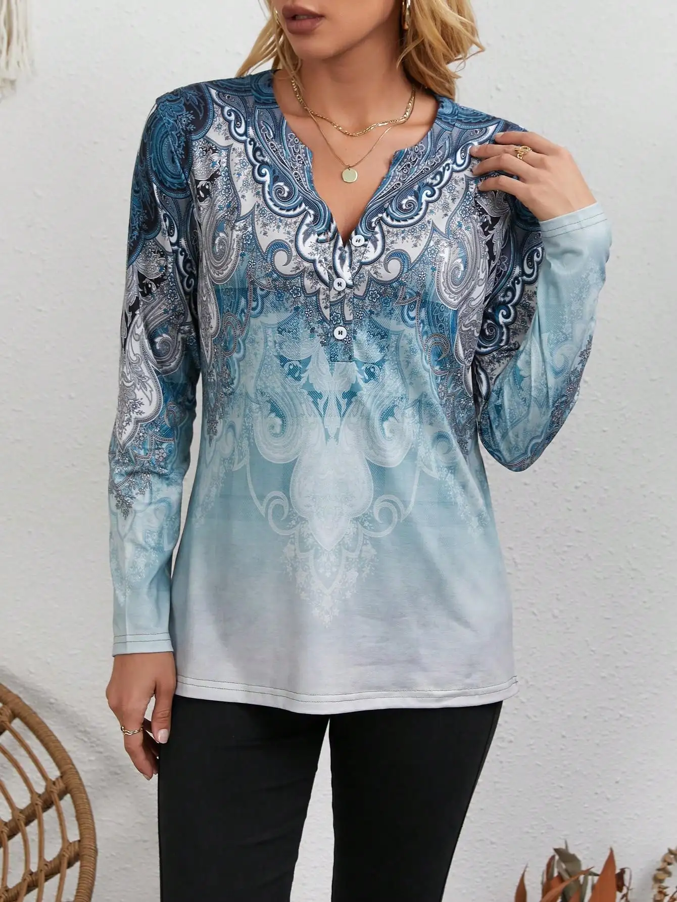 Afbeelding 5: Dames top in etnische stijl: vintage print, lange mouwen, V-hals, blouse met knoopsluiting