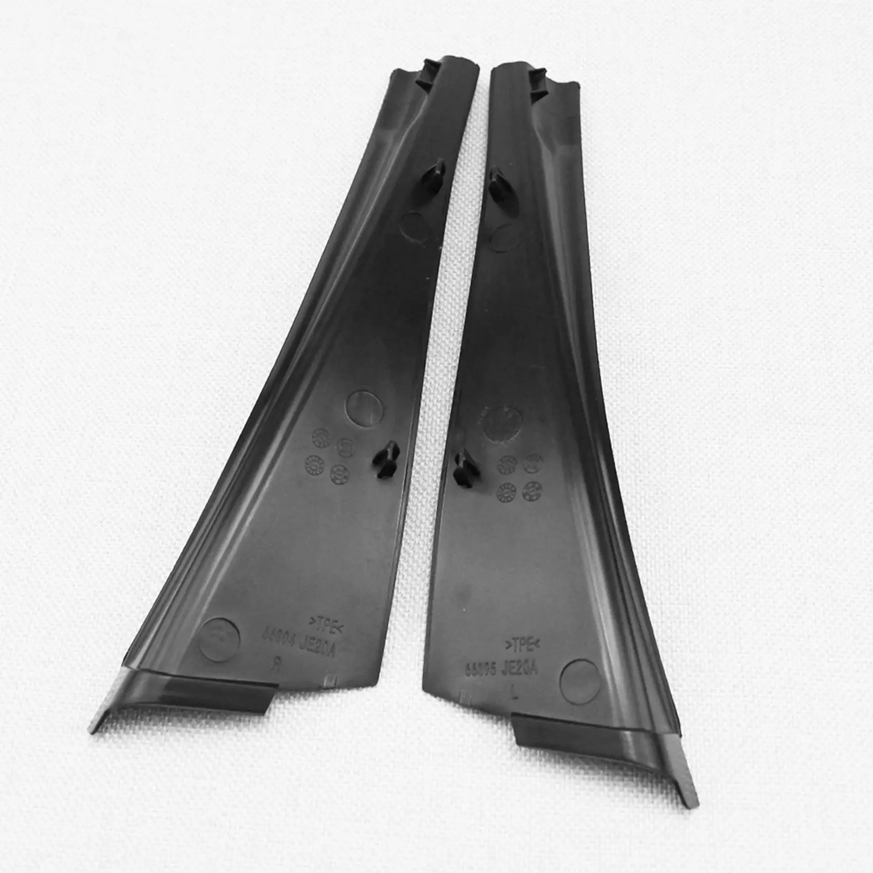 Front Windshield Wiper Side Trim Cover Flap Cover for Nissan Qashqai J10 2008-2015 66895-JE20A 66894-JE20A