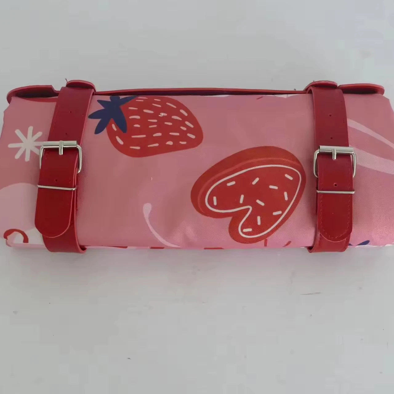 High Quality Pink Girl Heart Picnic Blanket Portable and Easy to Clean Popular and Hot Sell for Outdoor and Bathroom Use