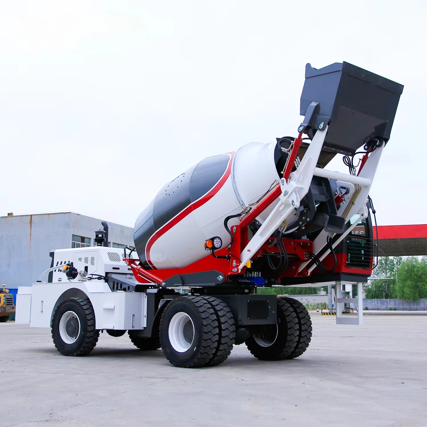New Self-Loading Concrete Mixer Truck High Out Self Loading Concrete Mixer Truck