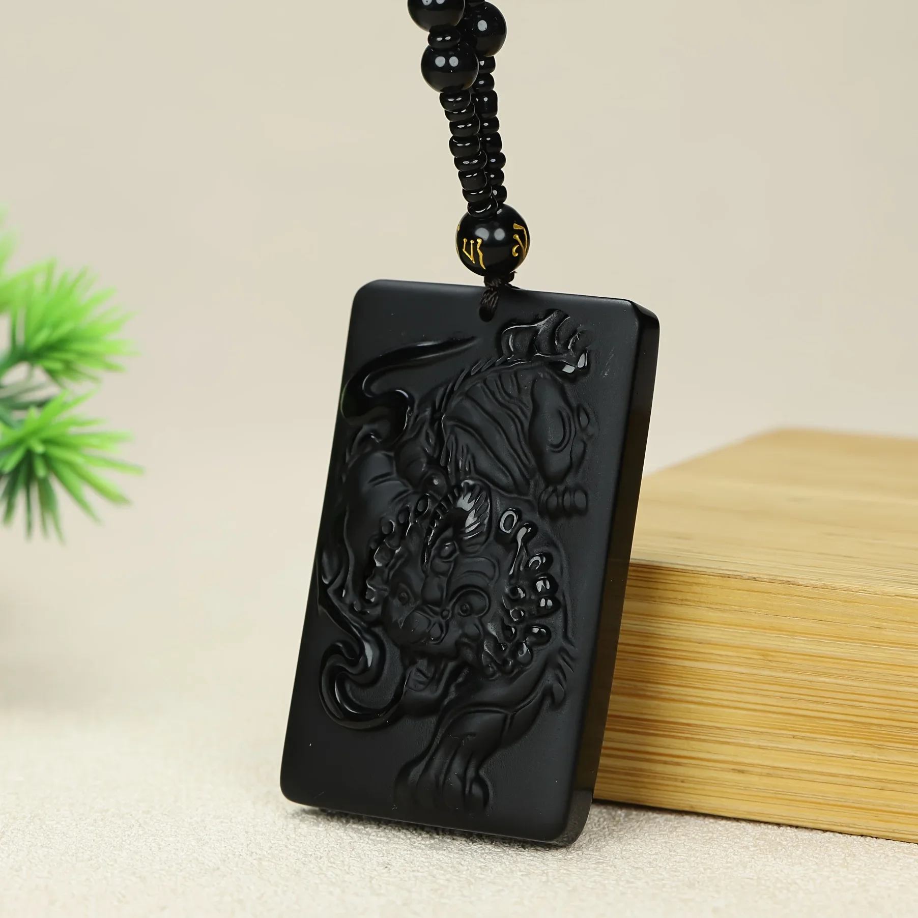 

An Elegant Obsidian Carved Tiger Head Pendant with A Beaded Chain