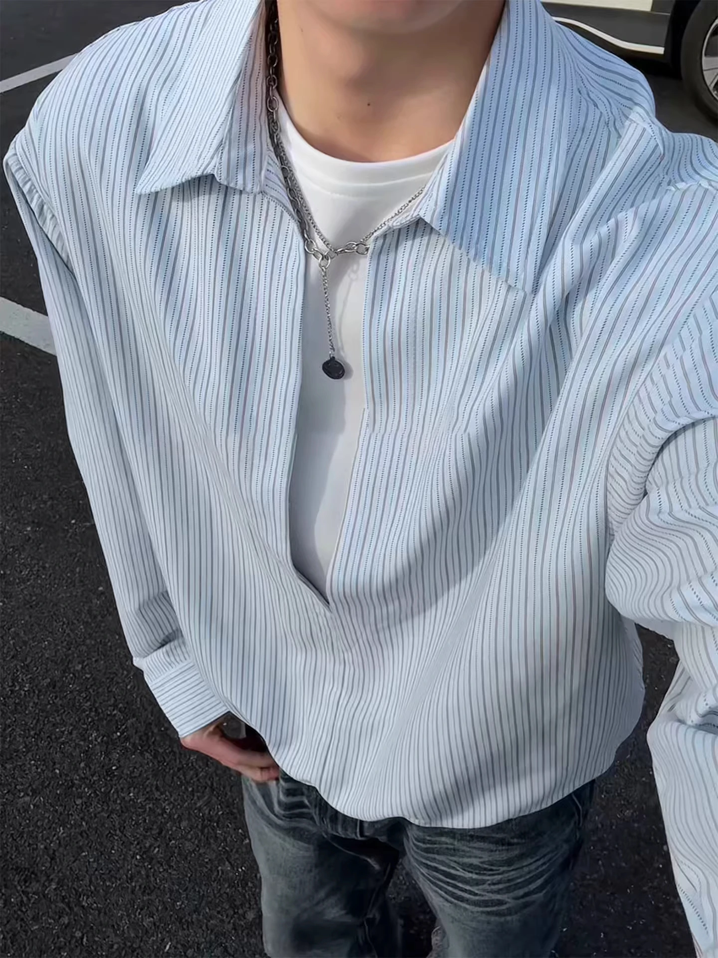 

Light Blue Striped Men's irt V-Ne Flip Collar oulder Pad Casual Spring Faion Polyester Fiber Non-Iron Treaent