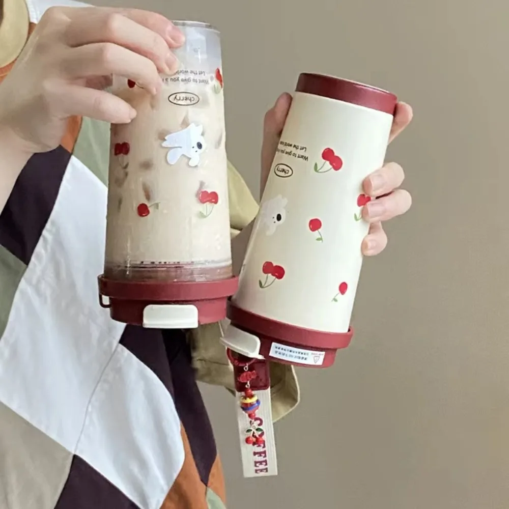 Nette Kirsche 550 ml Student Doppel Trinkhalm Trageseil Kunststoff Wasserflasche Cartoon Sport Büro Auto Kaffeetasse