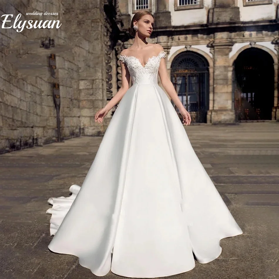 ชุดแต่งงานแบบเปิดไหล่ทรงเอไลน์ประดับลูกไม้หรูหราสำหรับเจ้าสาว