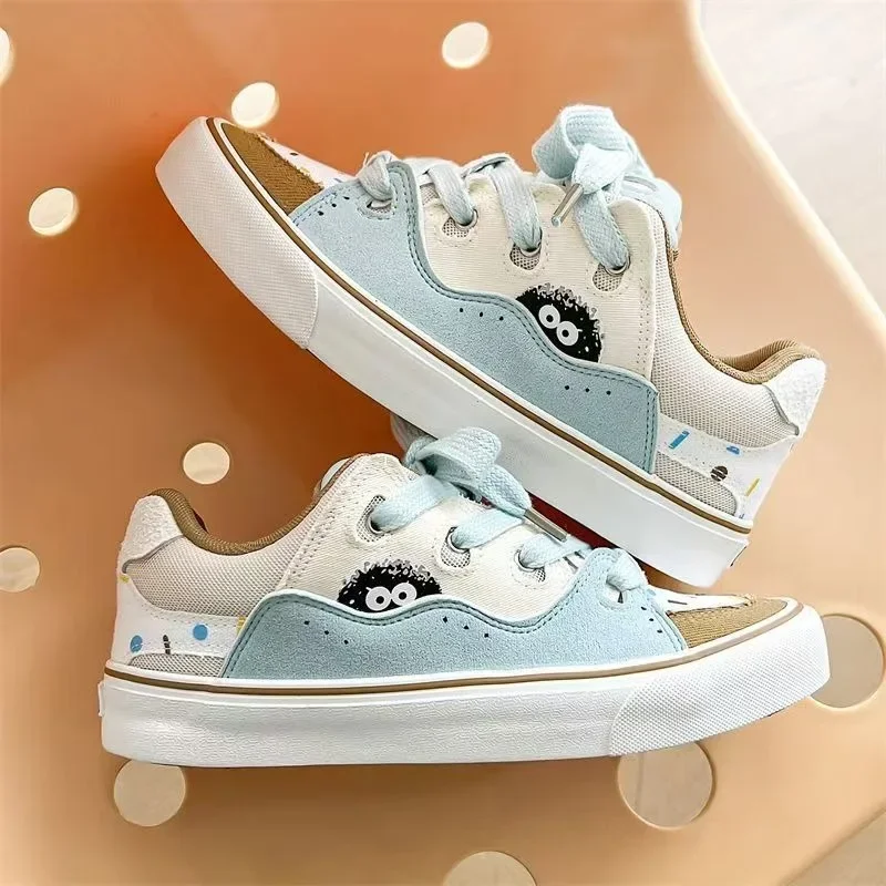 

Весенние и летние низкие кроссовки в стиле ретро — универсальная, легкая, удобная и повседневная спортивная обувь для мужчин и женщин.