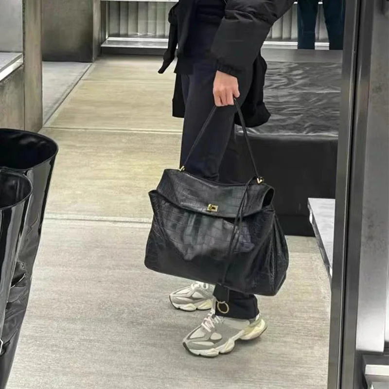 

2025 New Crocodile Pattern Tote Bag, Large Capacity Neutral Lock Kelly Bag, Leather Versatile Shoulder Messenger Bag