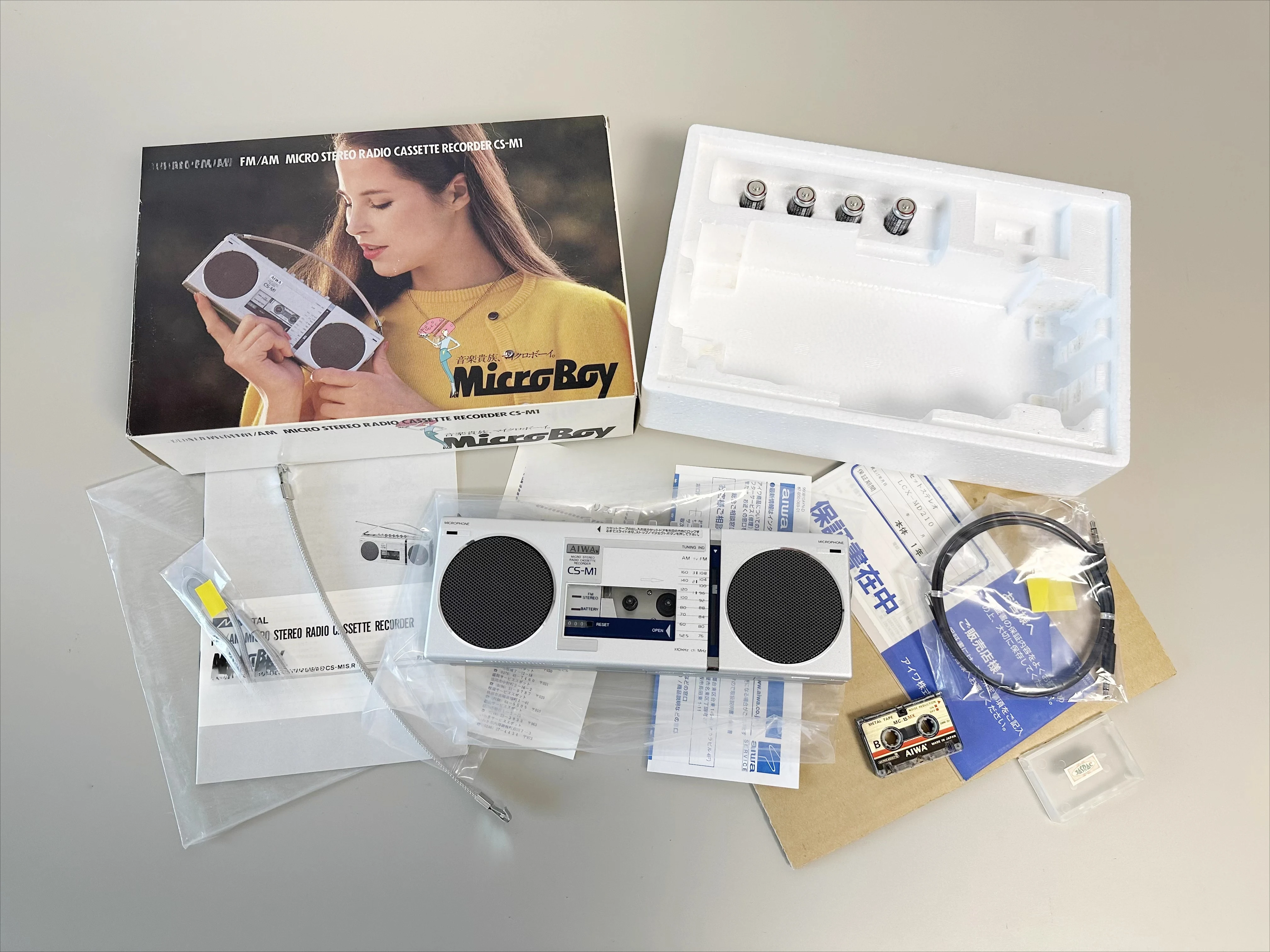 [نادرة جديدة] 1982 CS-M1 مسجل ستيريو محمول بشريط مصغر