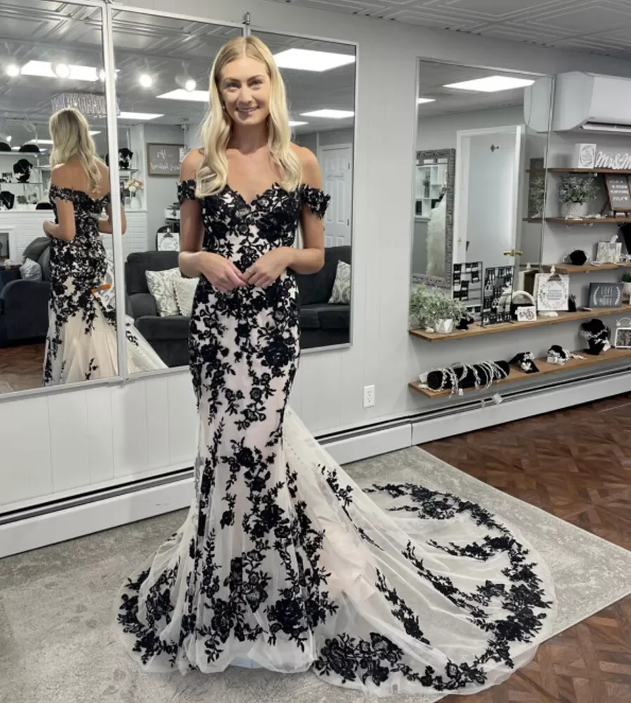 Готические черно-белые свадебные платья русалки с открытыми плечами, свадебное платье с кружевной аппликацией, пляжное платье невесты по индивидуальному заказу