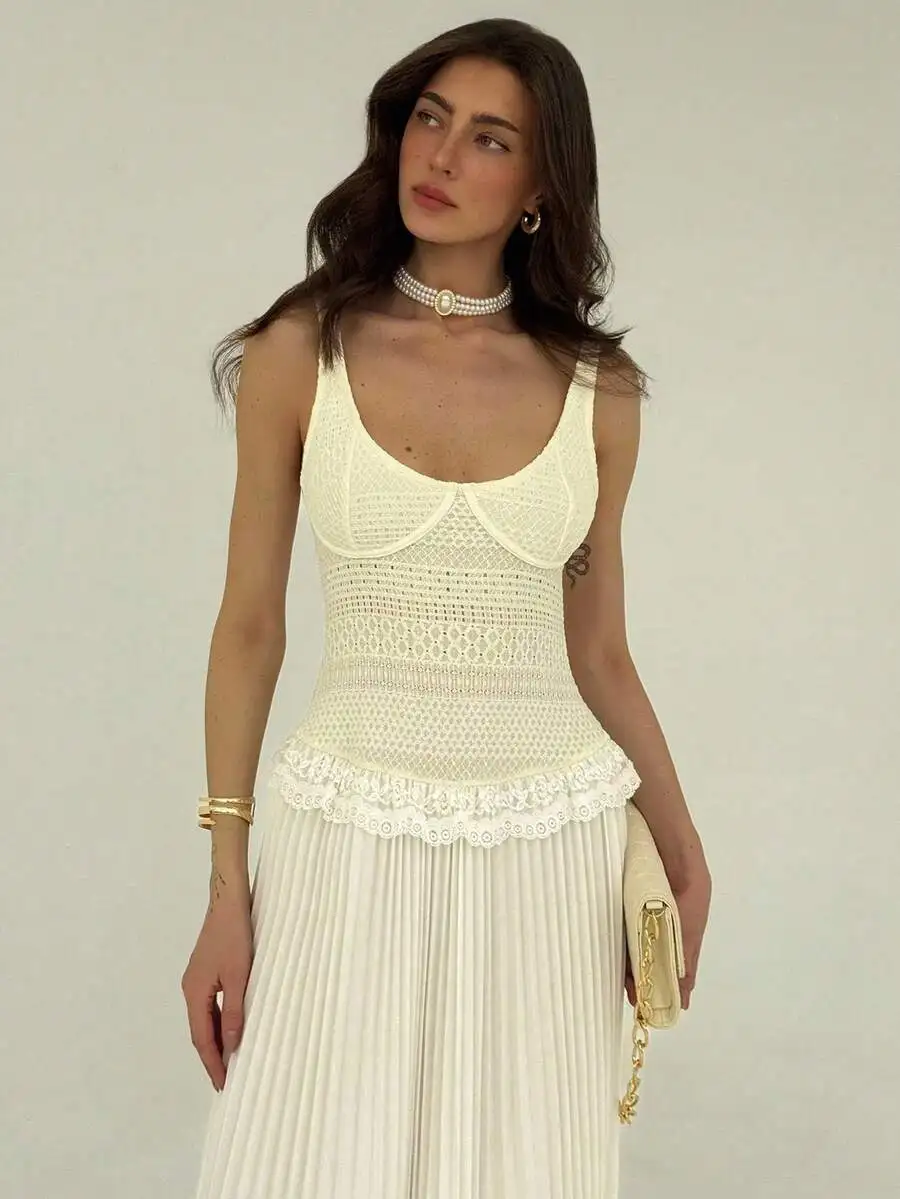 

Кремовое облегающее платье-майка с кружевной отделкой и плиссированной юбкой