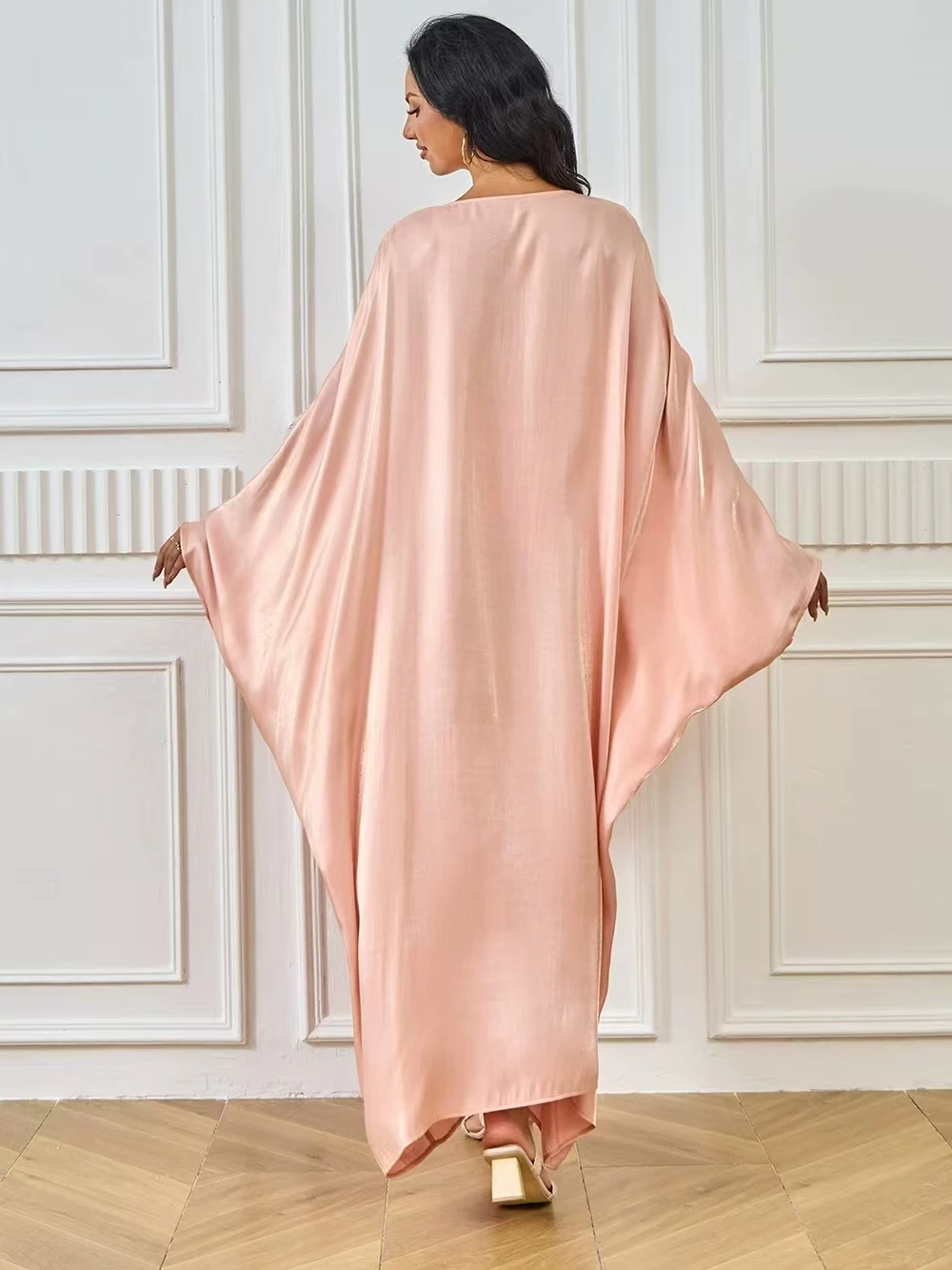 두바이 중동 신상품 루즈핏 허리 디자인 출퇴근용 봄 가을 패셔너블 플라잉 천 박쥐 소매 롱 드레스