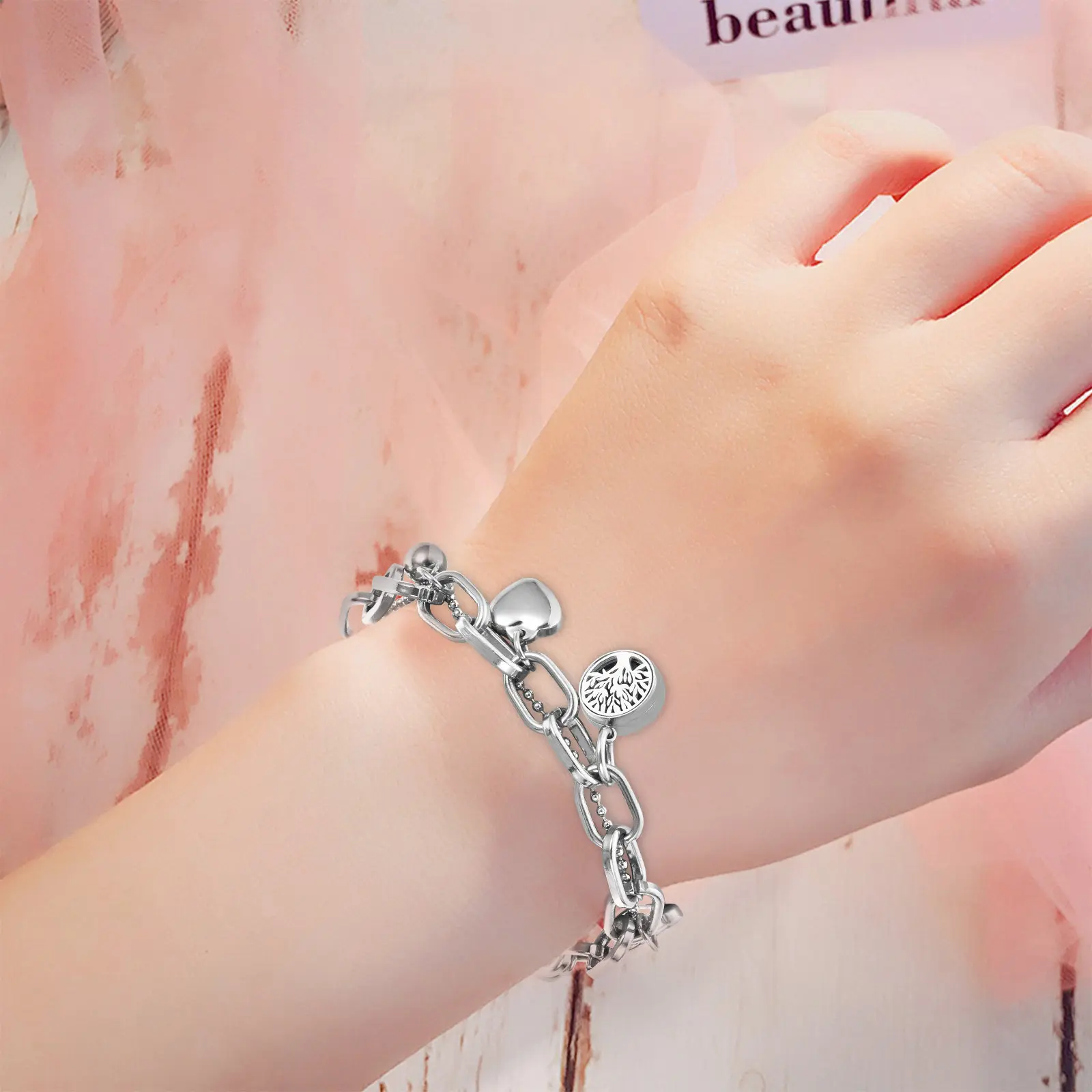 1Set Creative Hollow Heart Aromatherapy Bracelet 18K Gold Plated Replacement Fine Craftsmanship Stylish Wrist Pendant