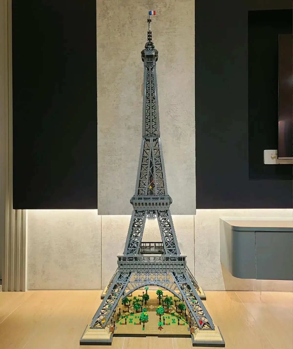 NEW ICONS 10307 Eiffel Tower 150CM Architecture City Model Building Set Blocks Bricks Toys For Adults Children Gift 10001Piece