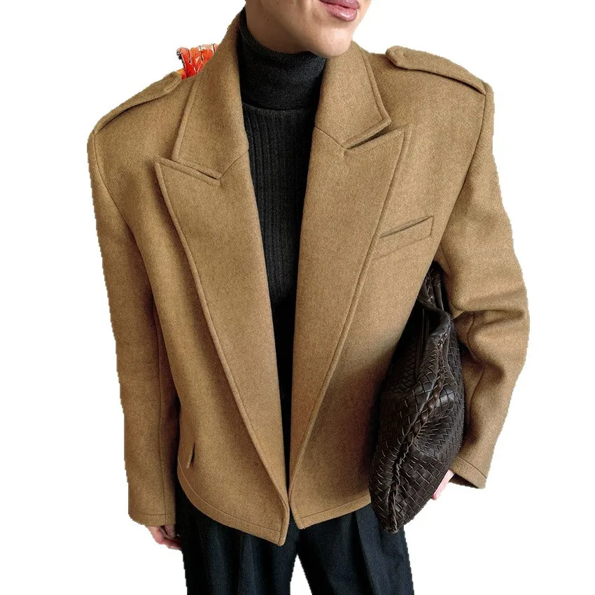 سترة صوفية صغيرة دافئة راقية جديدة للخريف والشتاء تصميم نسائي موضة 2025 للتنقل عبر الحدود